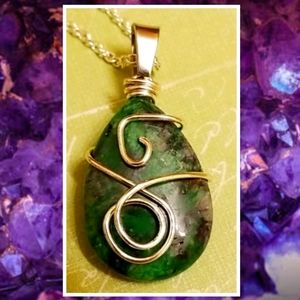 Green and purple Agate wire wrapped neckla…